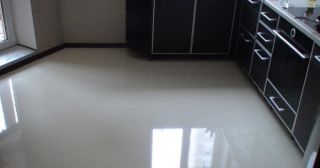 Наливной пол на кухне Полевской, цена от 865 руб.